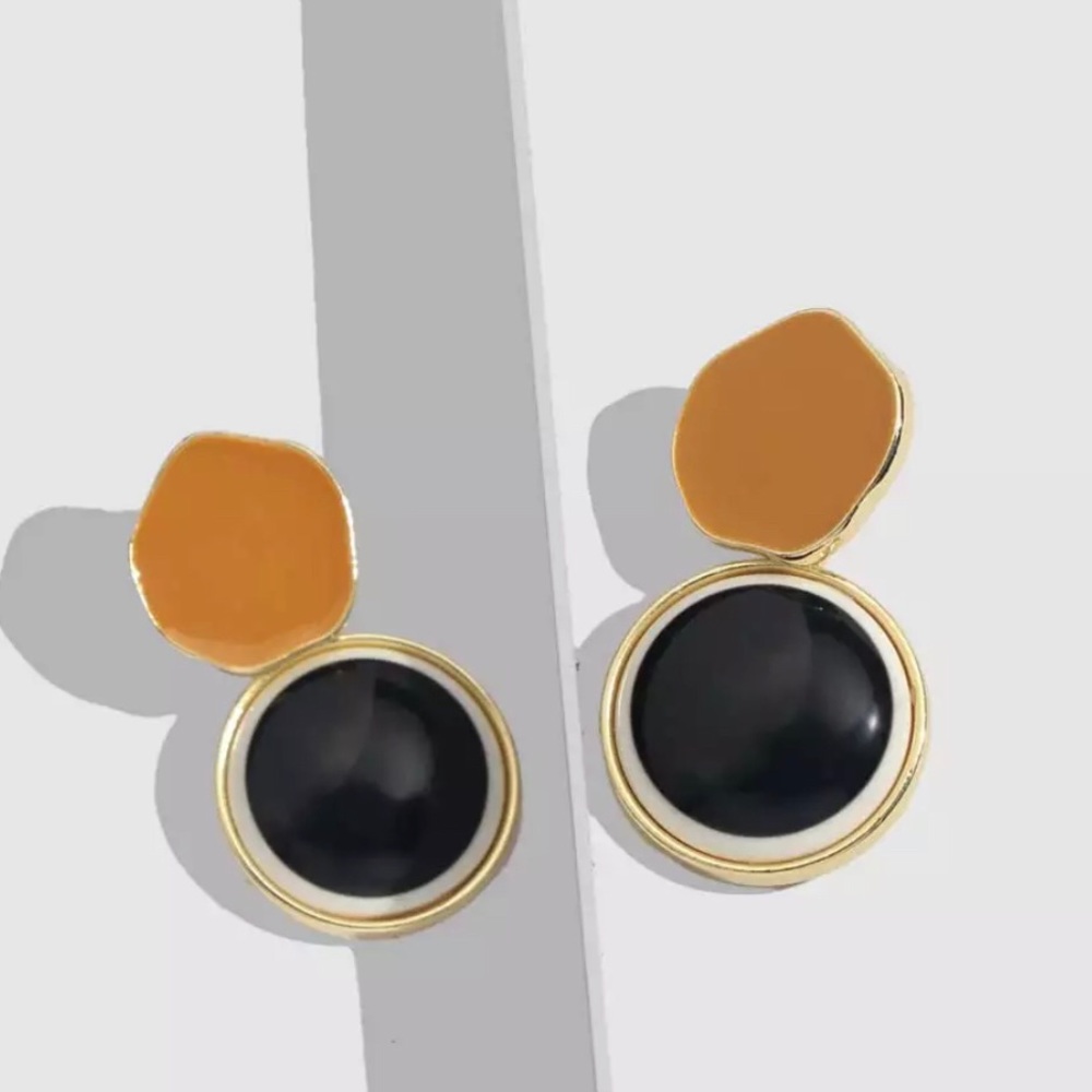 Metal stud earrings. - Picture 2 of 3